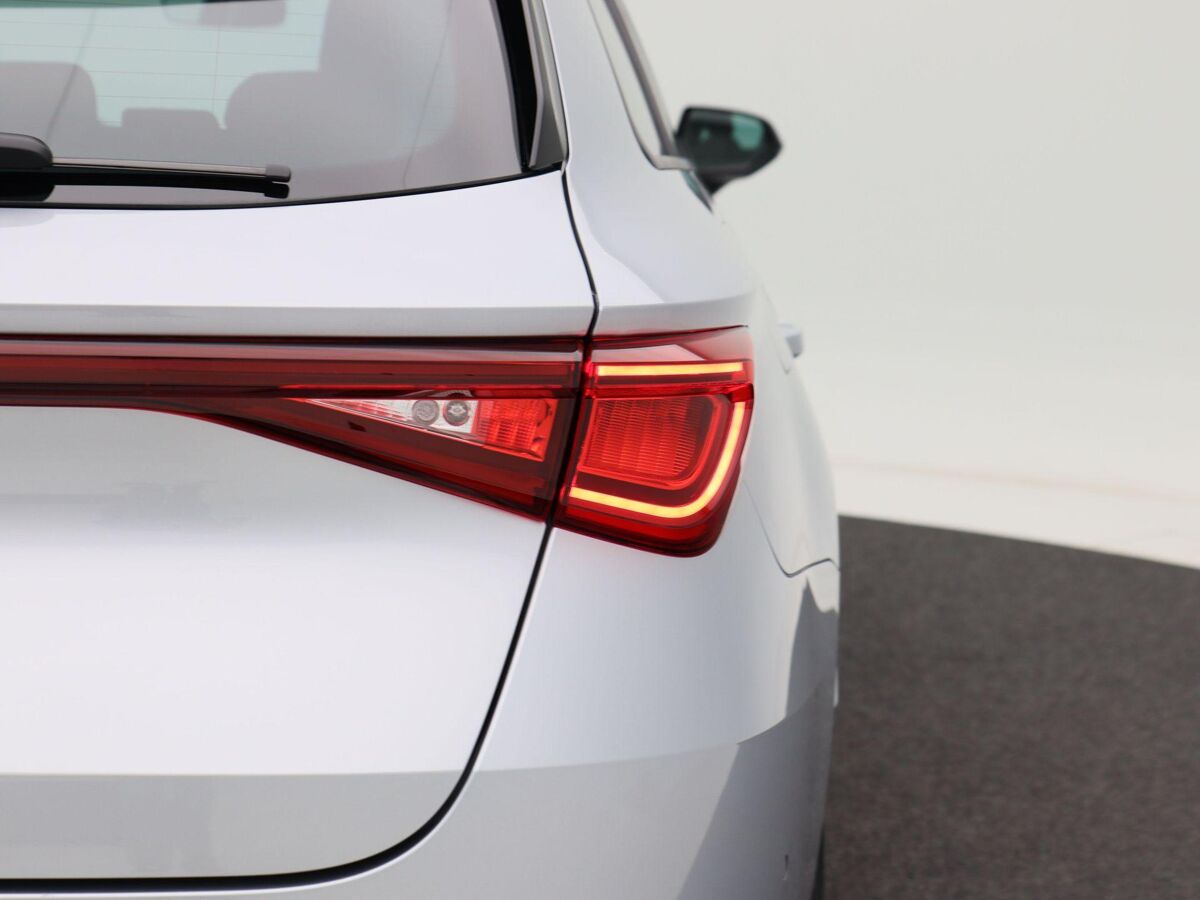 SEAT Leon Sportstourer 1.0 TSi 110 Pk Style Business Intense | Adaptive Cruise | CarPlay | Navigatie | Bluetooth | Achterruitrijcamera | 17 Inch | 59.700 Km!!