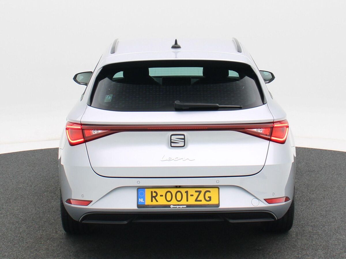 SEAT Leon Sportstourer 1.0 TSi 110 Pk Style Business Intense | Adaptive Cruise | CarPlay | Navigatie | Bluetooth | Achterruitrijcamera | 17 Inch | 59.700 Km!!