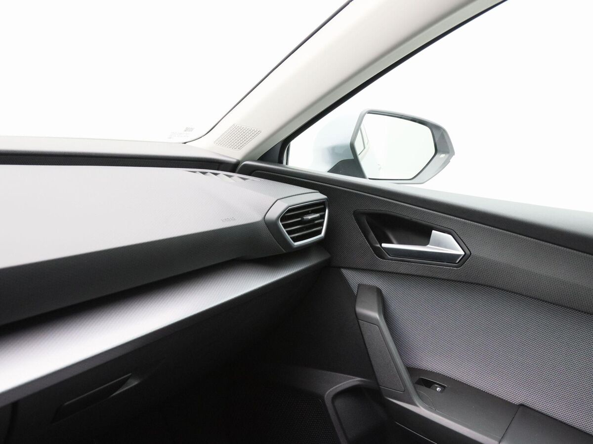 SEAT Leon Sportstourer 1.0 TSi 110 Pk Style Business Intense | Adaptive Cruise | CarPlay | Navigatie | Bluetooth | Achterruitrijcamera | 17 Inch | 59.700 Km!!