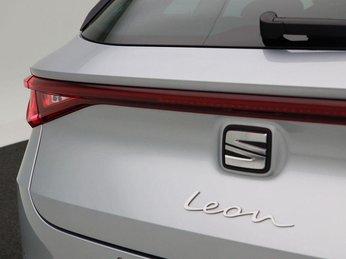 SEAT Leon Sportstourer 1.0 TSi 110 Pk Style Business Intense | Adaptive Cruise | CarPlay | Navigatie | Bluetooth | Achterruitrijcamera | 17 Inch | 59.700 Km!!
