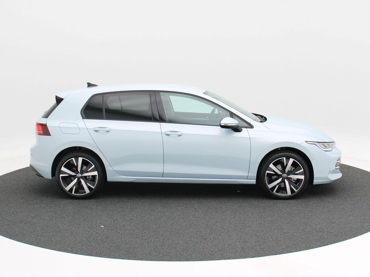 Volkswagen Golf Life Edition 1.5 eHybrid 150 kW / 204 pk | 18" Velgen | Camera | Cruise Control Adaptief | Keyless |  Digitale Cockpit |