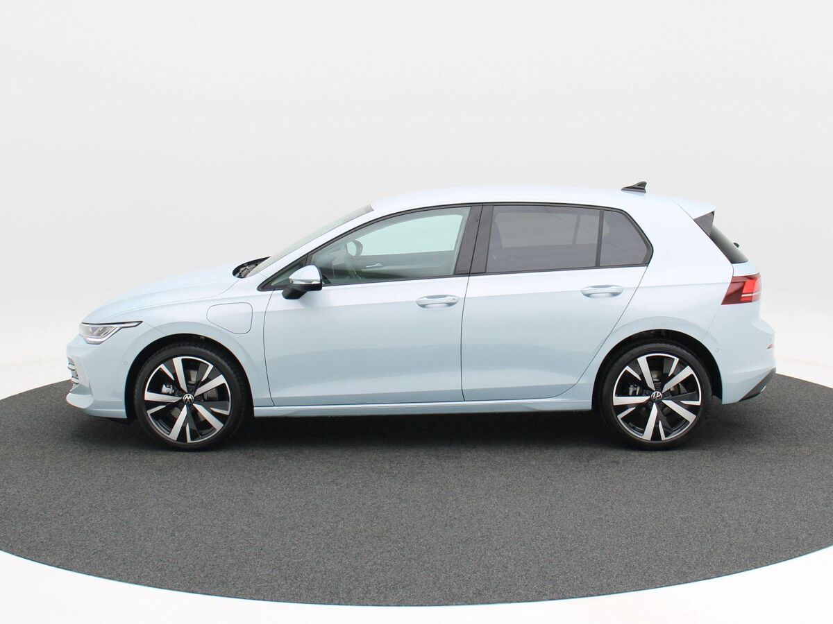 Volkswagen Golf Life Edition 1.5 eHybrid 150 kW / 204 pk | 18" Velgen | Camera | Cruise Control Adaptief | Keyless |  Digitale Cockpit |