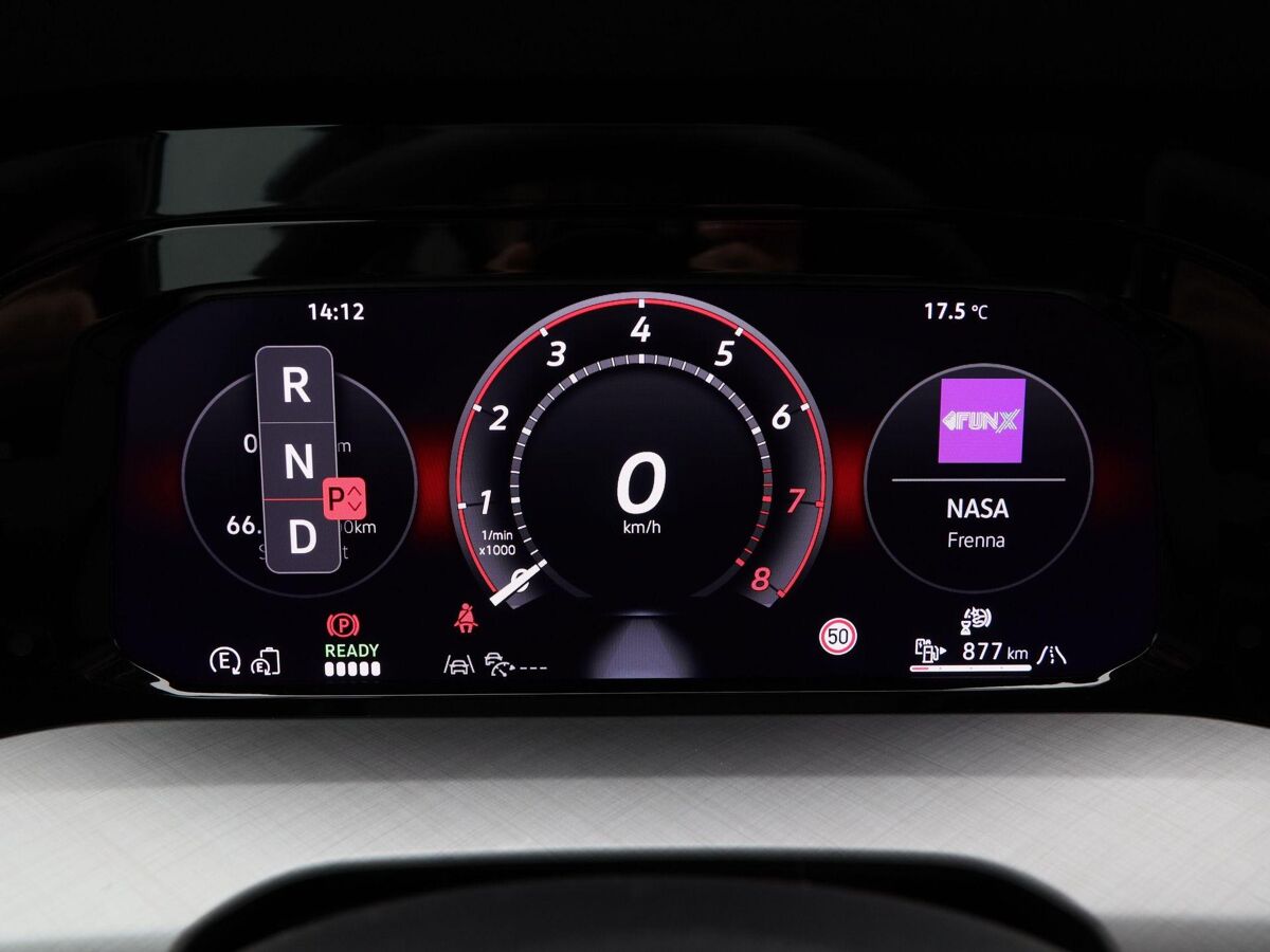Volkswagen Golf Life Edition 1.5 eHybrid 150 kW / 204 pk | 18" Velgen | Camera | Cruise Control Adaptief | Keyless |  Digitale Cockpit |