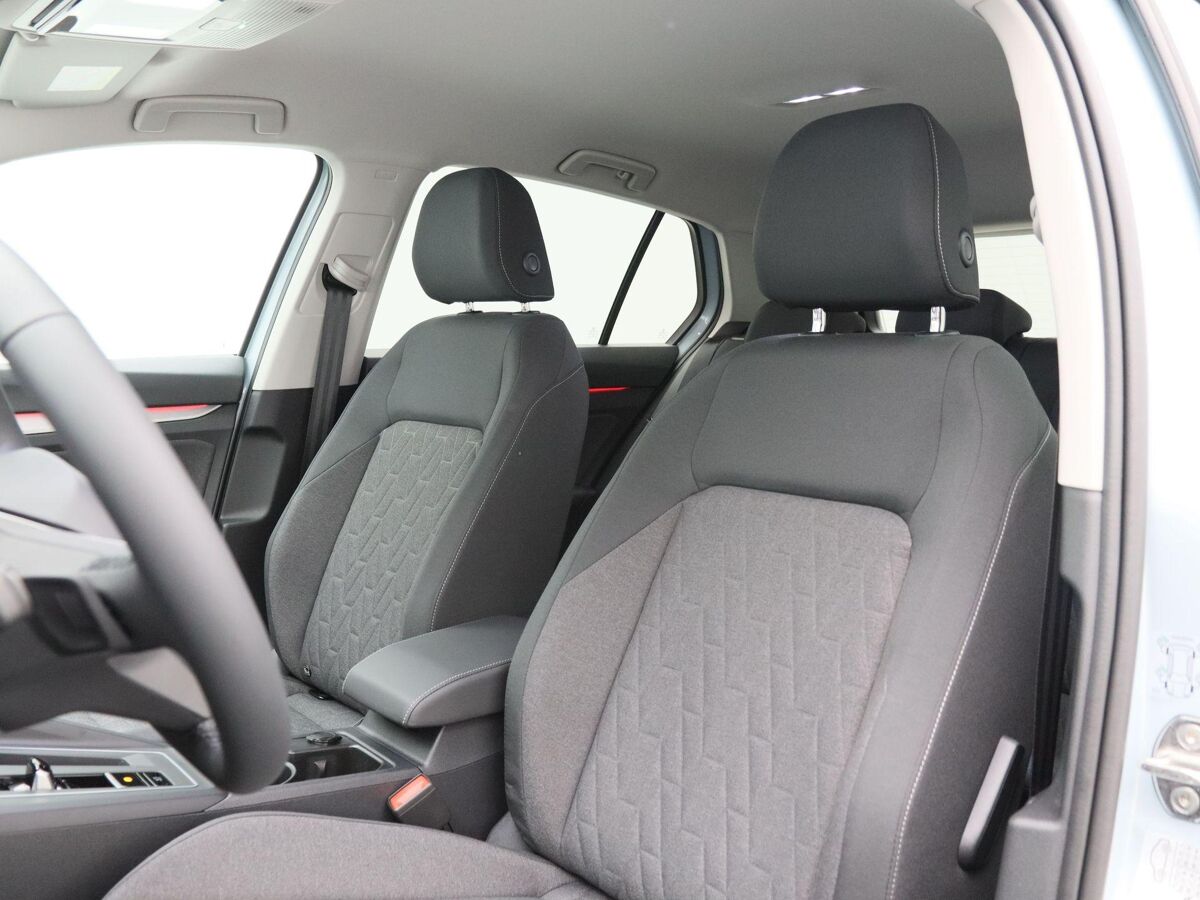Volkswagen Golf Life Edition 1.5 eHybrid 150 kW / 204 pk | 18" Velgen | Camera | Cruise Control Adaptief | Keyless |  Digitale Cockpit |