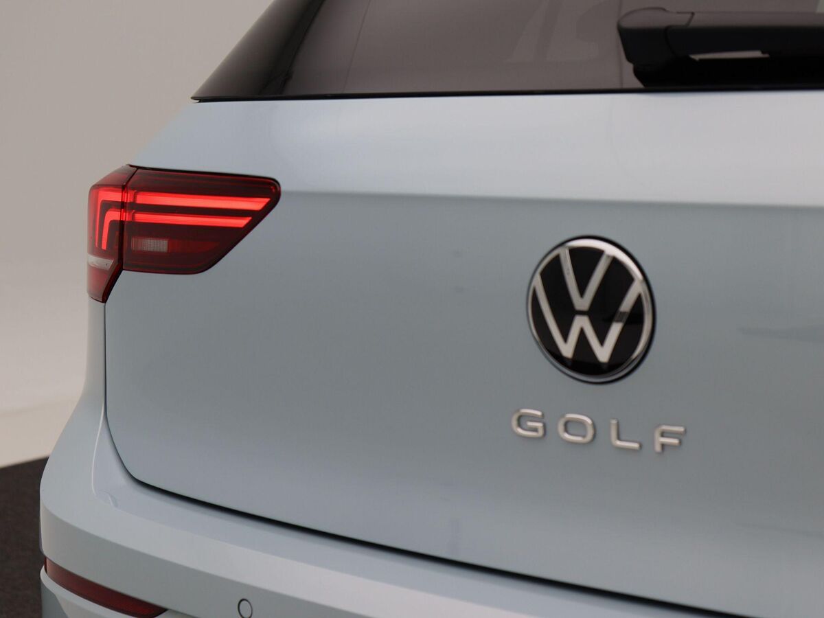 Volkswagen Golf Life Edition 1.5 eHybrid 150 kW / 204 pk | 18" Velgen | Camera | Cruise Control Adaptief | Keyless |  Digitale Cockpit |