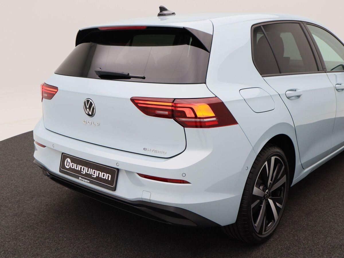Volkswagen Golf Life Edition 1.5 eHybrid 150 kW / 204 pk | 18" Velgen | Camera | Cruise Control Adaptief | Keyless |  Digitale Cockpit |