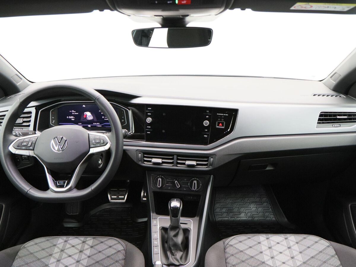 Volkswagen Taigo 1.0 TSi 110 Pk Automaat R-Line | Airco | Trekhaak | Stoelverwarming | Camera | 17 Inch | Privacy Glass | 17.204 Km!!