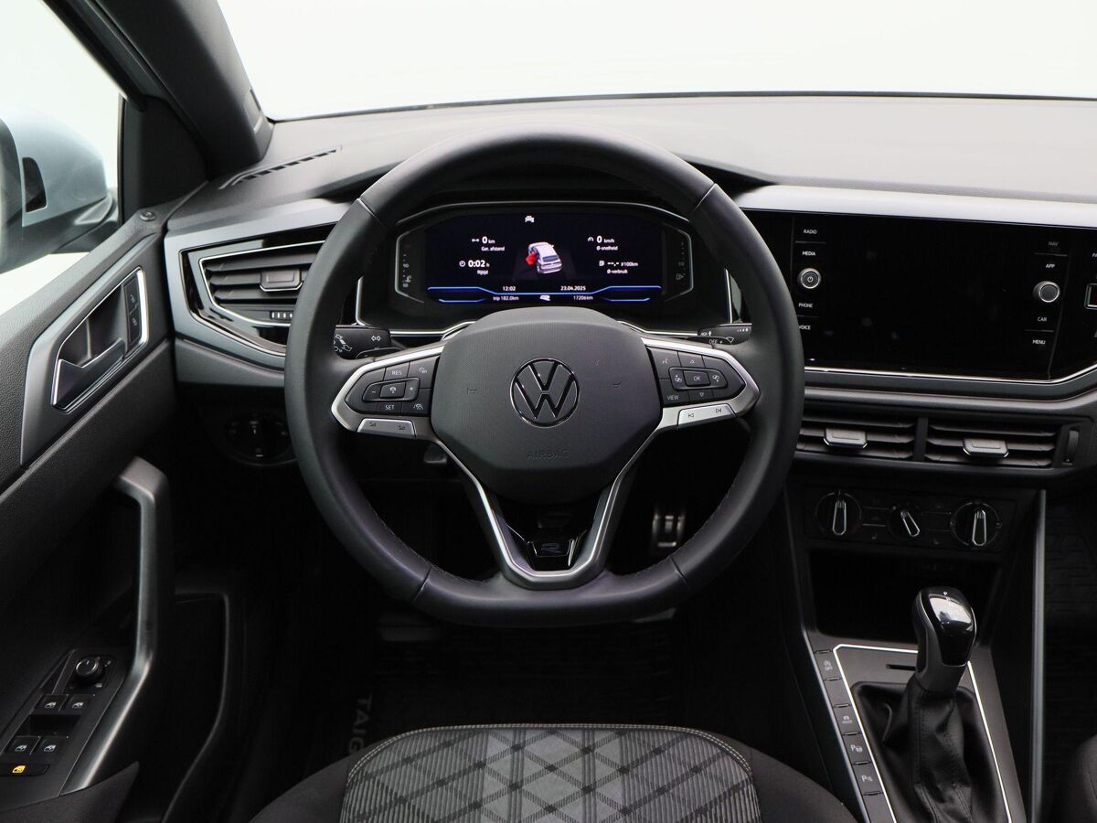 Volkswagen Taigo 1.0 TSi 110 Pk Automaat R-Line | Airco | Trekhaak | Stoelverwarming | Camera | 17 Inch | Privacy Glass | 17.204 Km!!