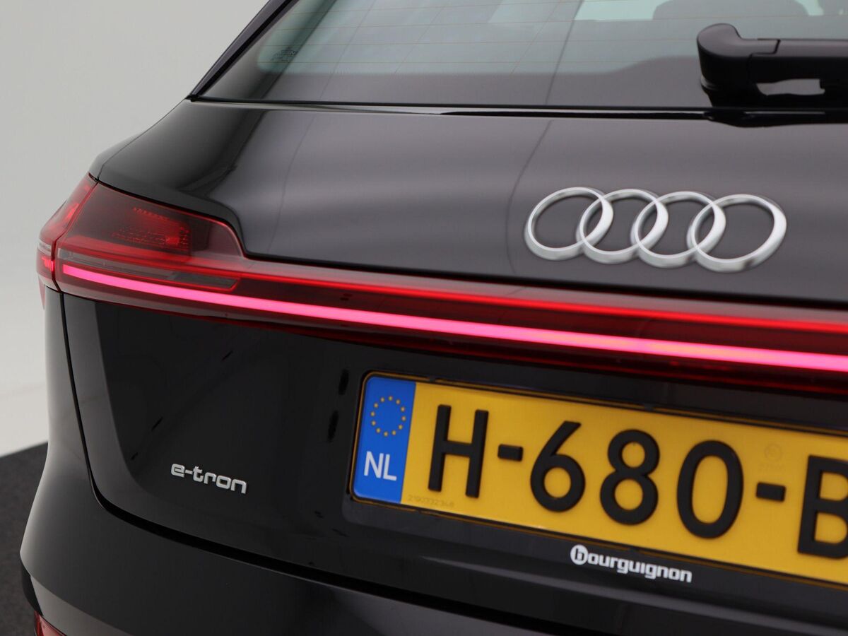 Audi e-tron 50 quattro 313 Pk Launch edition 71 kWh | Cruise Control | Luchtvering | Bluetooth | Navigatie | 21 Inch | 68.437 Km!!