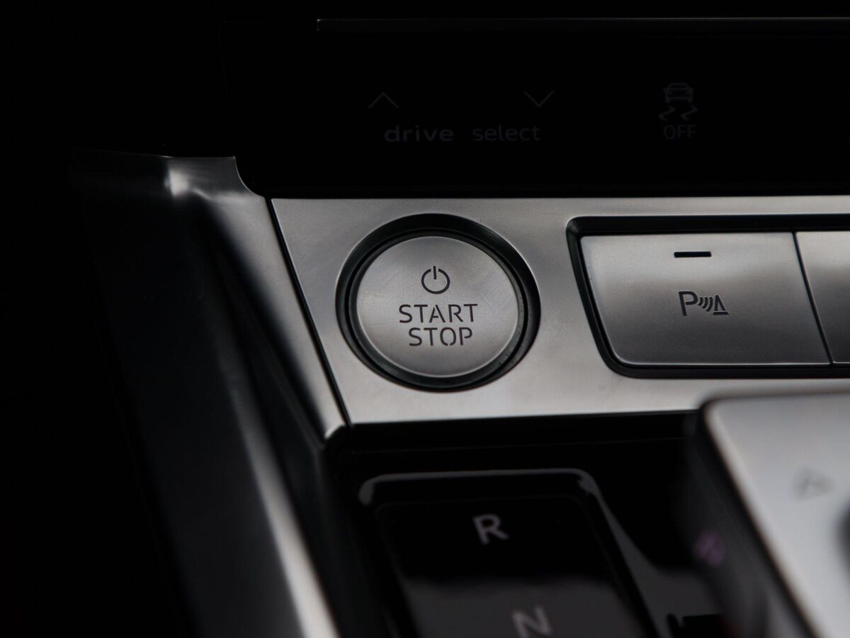 Audi e-tron 50 quattro 313 Pk Launch edition 71 kWh | Cruise Control | Luchtvering | Bluetooth | Navigatie | 21 Inch | 68.437 Km!!