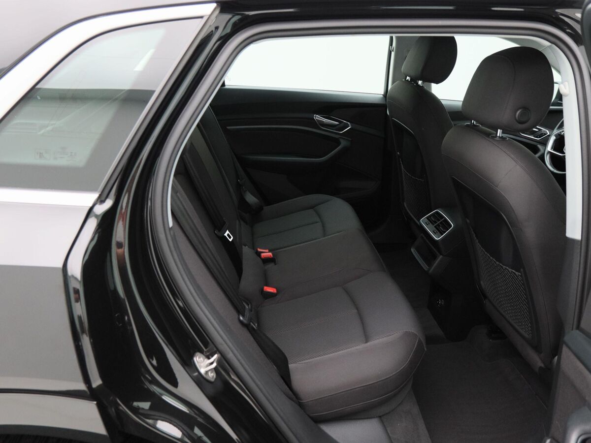 Audi e-tron 50 quattro 313 Pk Launch edition 71 kWh | Cruise Control | Luchtvering | Bluetooth | Navigatie | 21 Inch | 68.437 Km!!