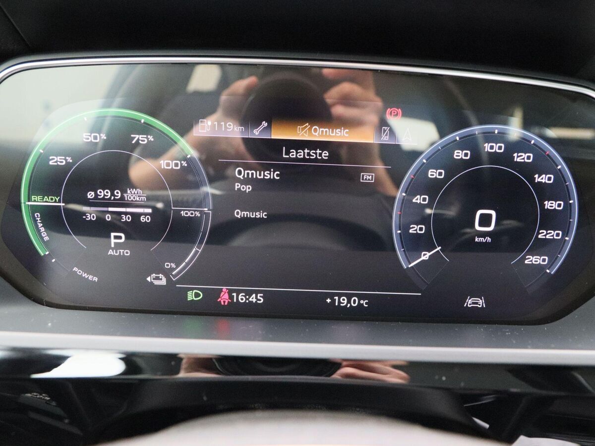 Audi e-tron 50 quattro 313 Pk Launch edition 71 kWh | Cruise Control | Luchtvering | Bluetooth | Navigatie | 21 Inch | 68.437 Km!!
