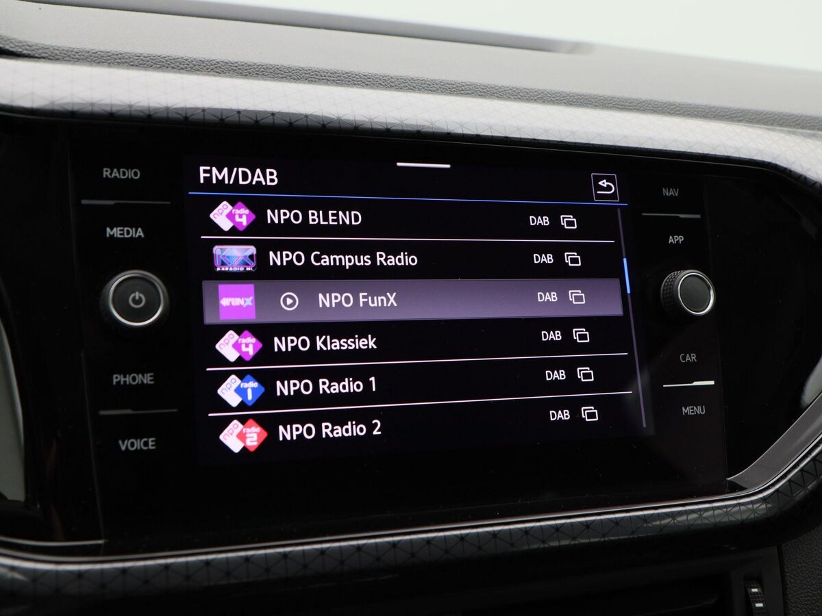 Volkswagen T-Cross 1.5 TSi 150 Pk Automaat Style | Adaptive Cruise | CarPlay | Bluetooth | Achterruitrijcamera | Stoelverwarming | 17 Inch | 45.129 Km!!