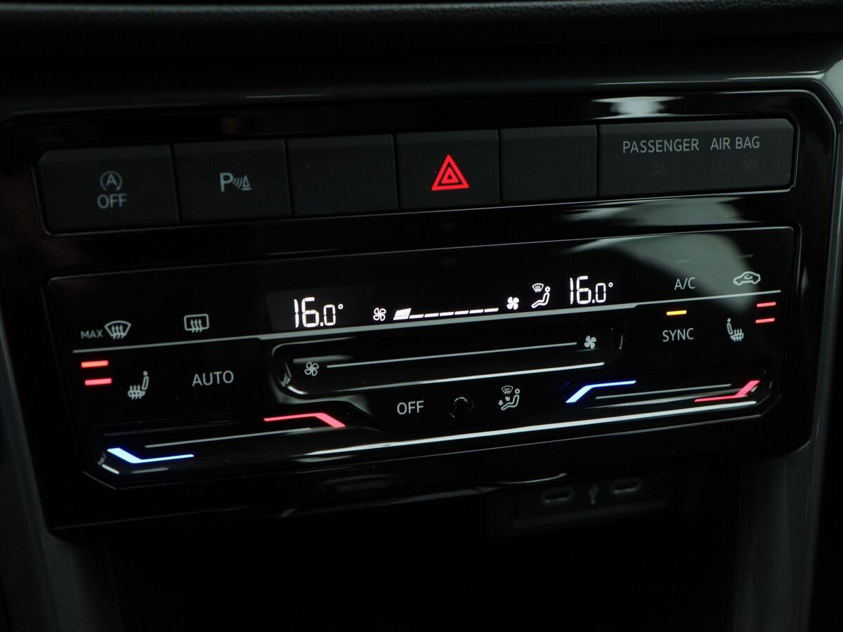 Volkswagen T-Cross 1.5 TSi 150 Pk Automaat Style | Adaptive Cruise | CarPlay | Bluetooth | Achterruitrijcamera | Stoelverwarming | 17 Inch | 45.129 Km!!