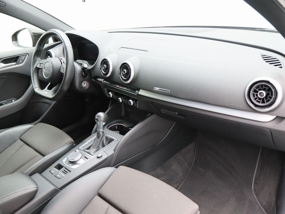 Audi A3 Limousine 35 TFSi 150 Pk Automaat S-Line | Full LED | 18 Inch | Trekhaak | Virtual Dashboard | Stoelverwarming | Parkeersensoren | 55.794 Km!!