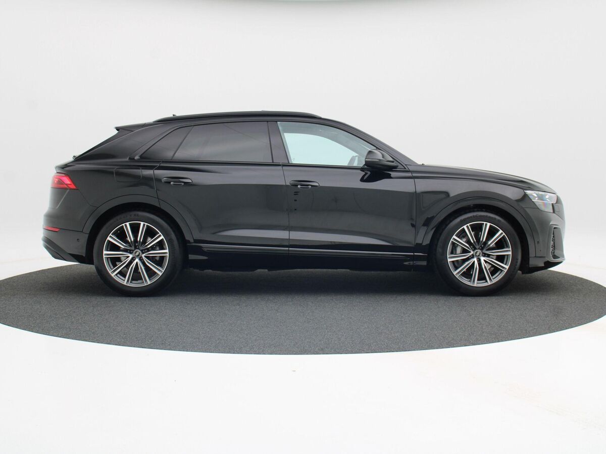 Audi Q8 55 TFSi e 394 Pk Automaat quattro S-Line | HD Matrix LED | Vierwielbesturing | B&O Audio | Trekaak | Panoramadak | Zwart Optiek | Luchtvering | 18.804 Km!!
