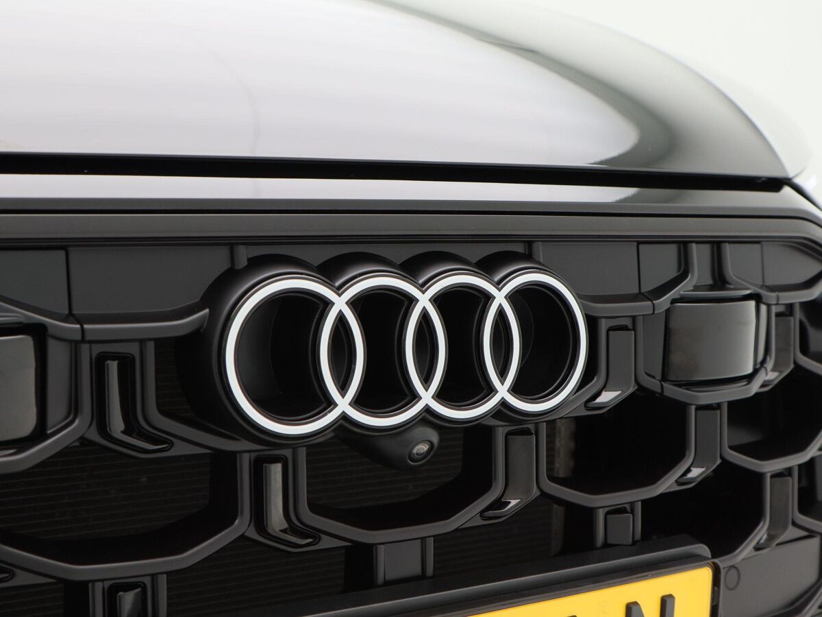 Audi Q8 55 TFSi e 394 Pk Automaat quattro S-Line | HD Matrix LED | Vierwielbesturing | B&O Audio | Trekaak | Panoramadak | Zwart Optiek | Luchtvering | 18.804 Km!!