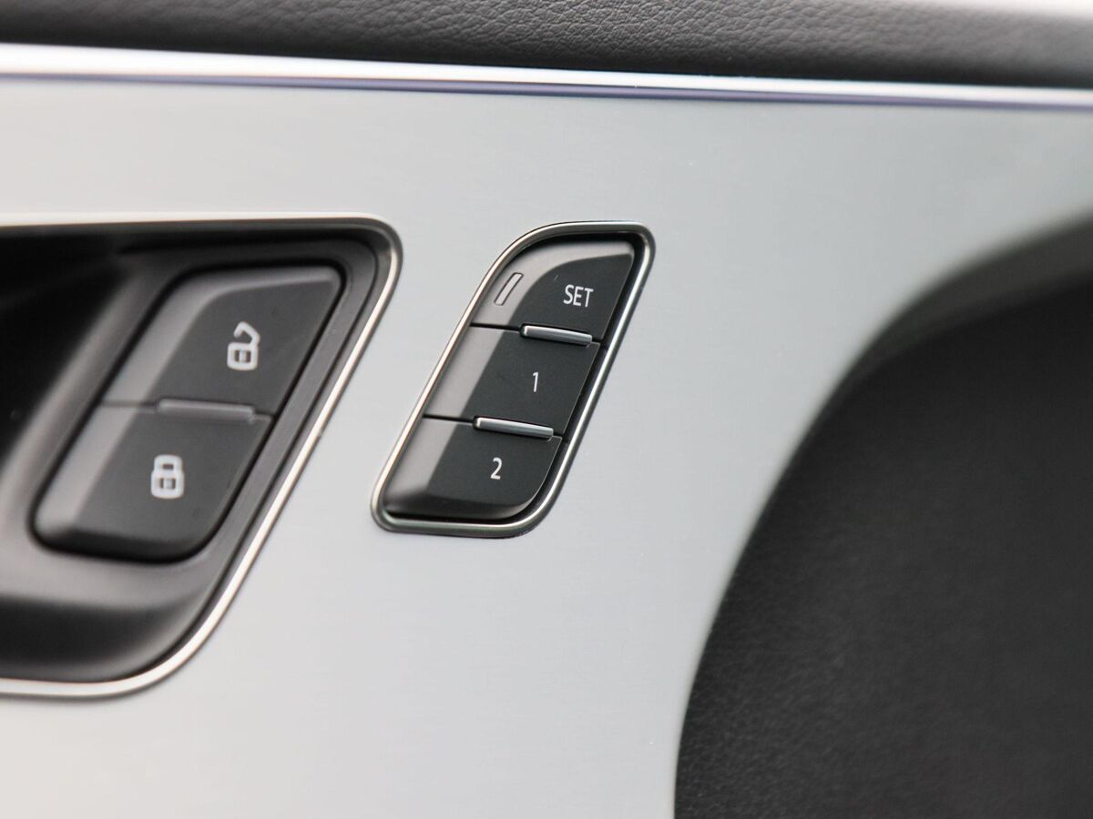Audi Q8 55 TFSi e 394 Pk Automaat quattro S-Line | HD Matrix LED | Vierwielbesturing | B&O Audio | Trekaak | Panoramadak | Zwart Optiek | Luchtvering | 18.804 Km!!