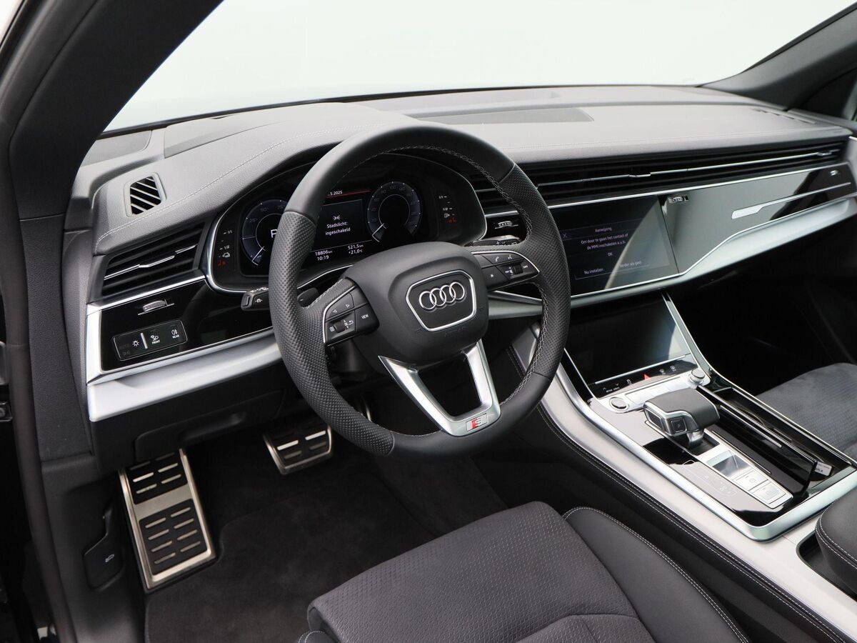 Audi Q8 55 TFSi e 394 Pk Automaat quattro S-Line | HD Matrix LED | Vierwielbesturing | B&O Audio | Trekaak | Panoramadak | Zwart Optiek | Luchtvering | 18.804 Km!!