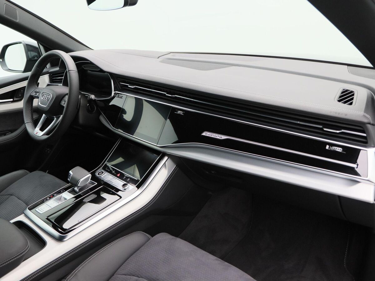 Audi Q8 55 TFSi e 394 Pk Automaat quattro S-Line | HD Matrix LED | Vierwielbesturing | B&O Audio | Trekaak | Panoramadak | Zwart Optiek | Luchtvering | 18.804 Km!!