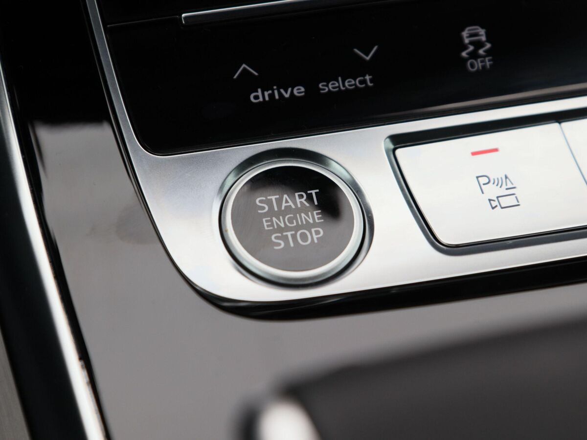 Audi Q8 55 TFSi e 394 Pk Automaat quattro S-Line | HD Matrix LED | Vierwielbesturing | B&O Audio | Trekaak | Panoramadak | Zwart Optiek | Luchtvering | 18.804 Km!!