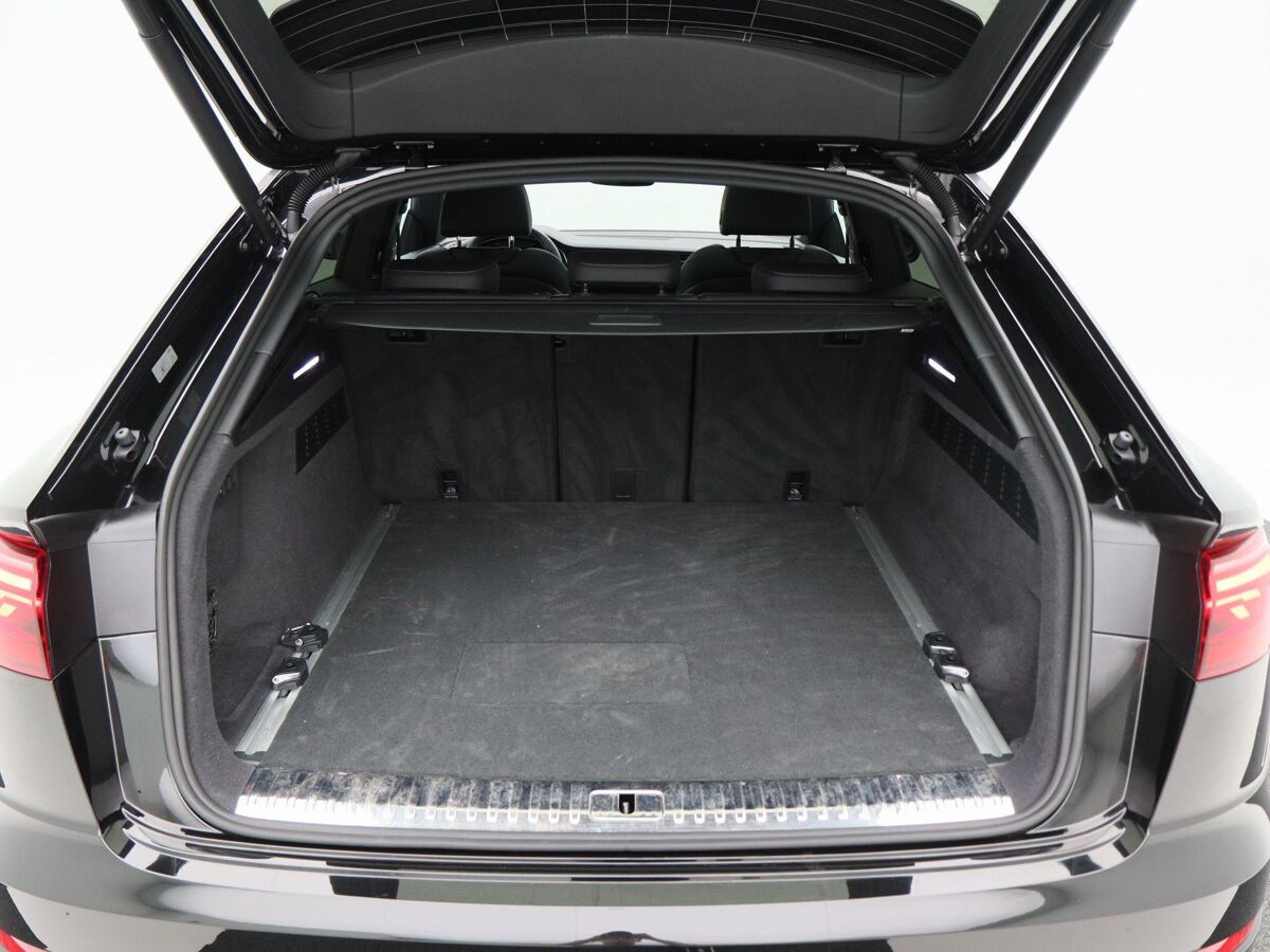 Audi Q8 55 TFSi e 394 Pk Automaat quattro S-Line | HD Matrix LED | Vierwielbesturing | B&O Audio | Trekaak | Panoramadak | Zwart Optiek | Luchtvering | 18.804 Km!!