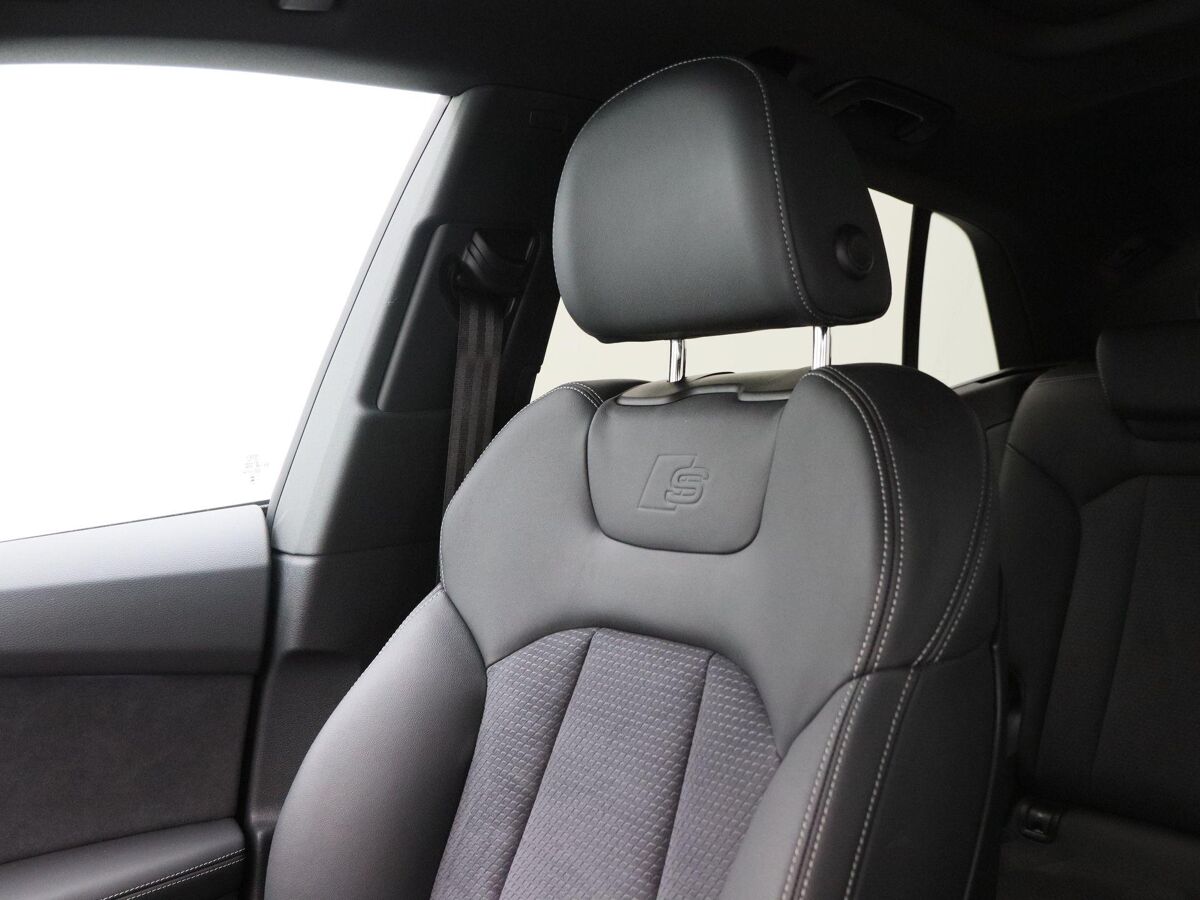 Audi Q8 55 TFSi e 394 Pk Automaat quattro S-Line | HD Matrix LED | Vierwielbesturing | B&O Audio | Trekaak | Panoramadak | Zwart Optiek | Luchtvering | 18.804 Km!!