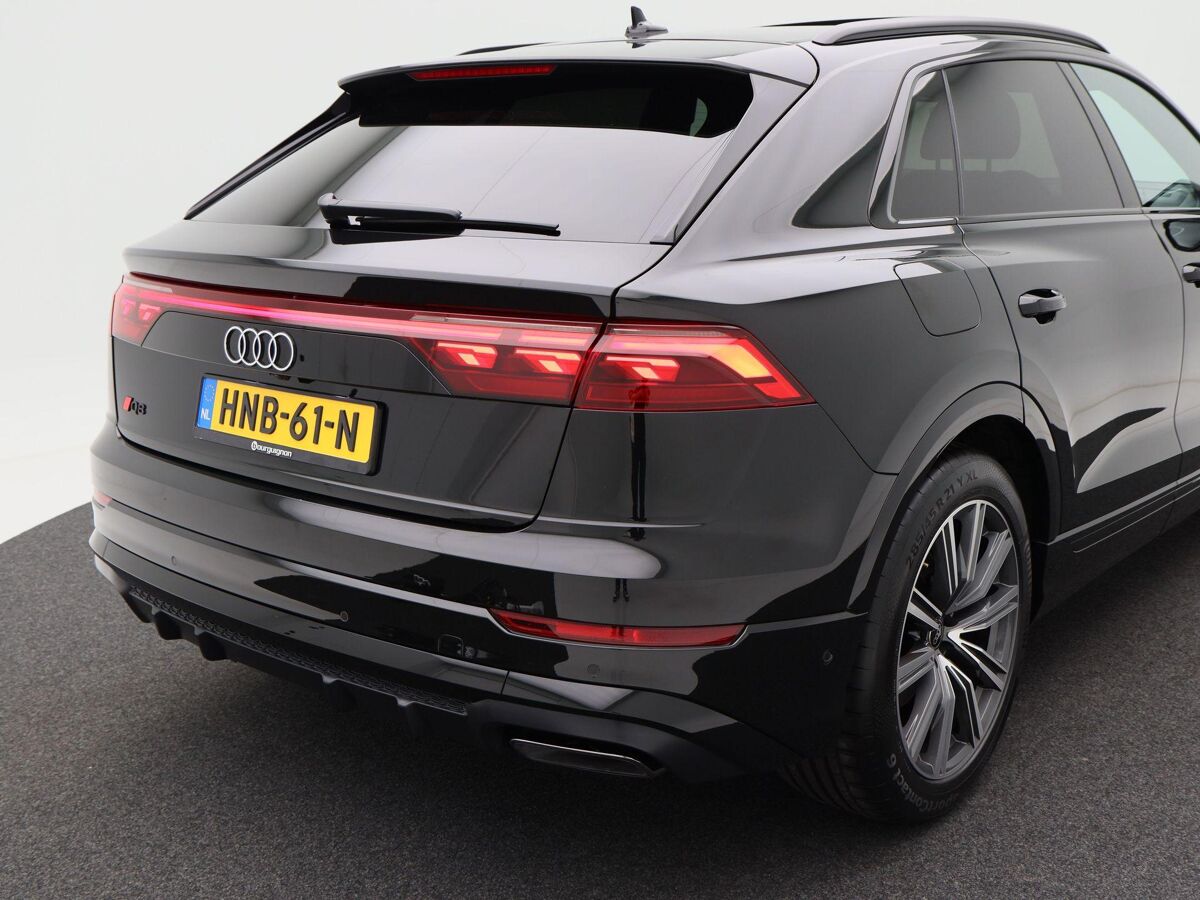 Audi Q8 55 TFSi e 394 Pk Automaat quattro S-Line | HD Matrix LED | Vierwielbesturing | B&O Audio | Trekaak | Panoramadak | Zwart Optiek | Luchtvering | 18.804 Km!!