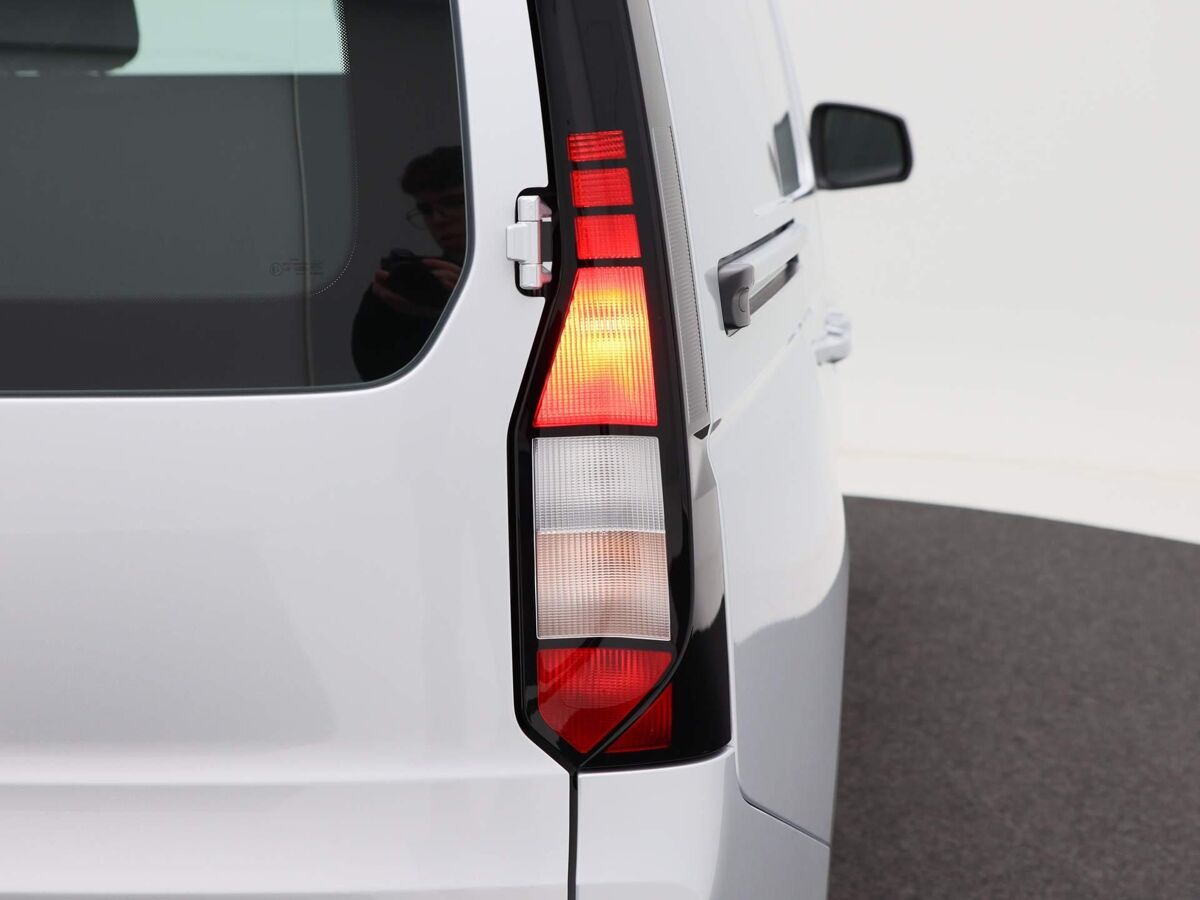 VW-Bedrijfswagens Caddy Cargo Comfort 2.0 TDI 102 pk 6 versn | 385724 | Trekhaak | Bumpers in kleur | Achterruiten |