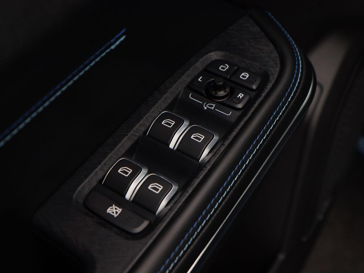Lynk & Co 01 1.5 Phev 262 Pk Automaat | Full LED | Panoramadak | 360 Camera | 20 Inch | Stoelverwarming | 16.655 Km!!