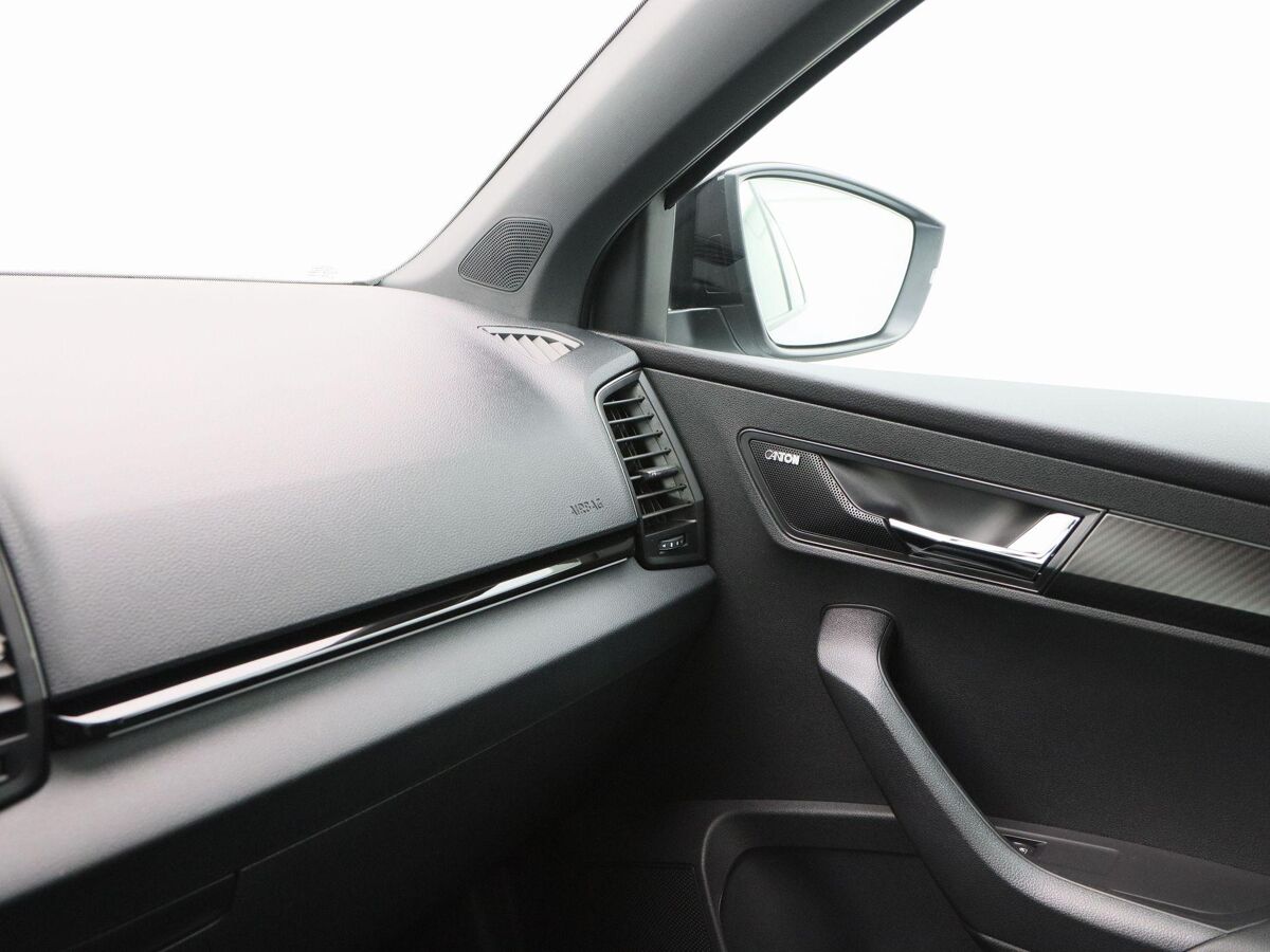 Škoda Karoq 1.5 TSi 150 Pk Automaat Sportline Business | Panoramadak | Trekhaak | Full LED | Camera | 19 Inch | Stoelverwarming | Adaptive Cruise | 42.278 Km!!