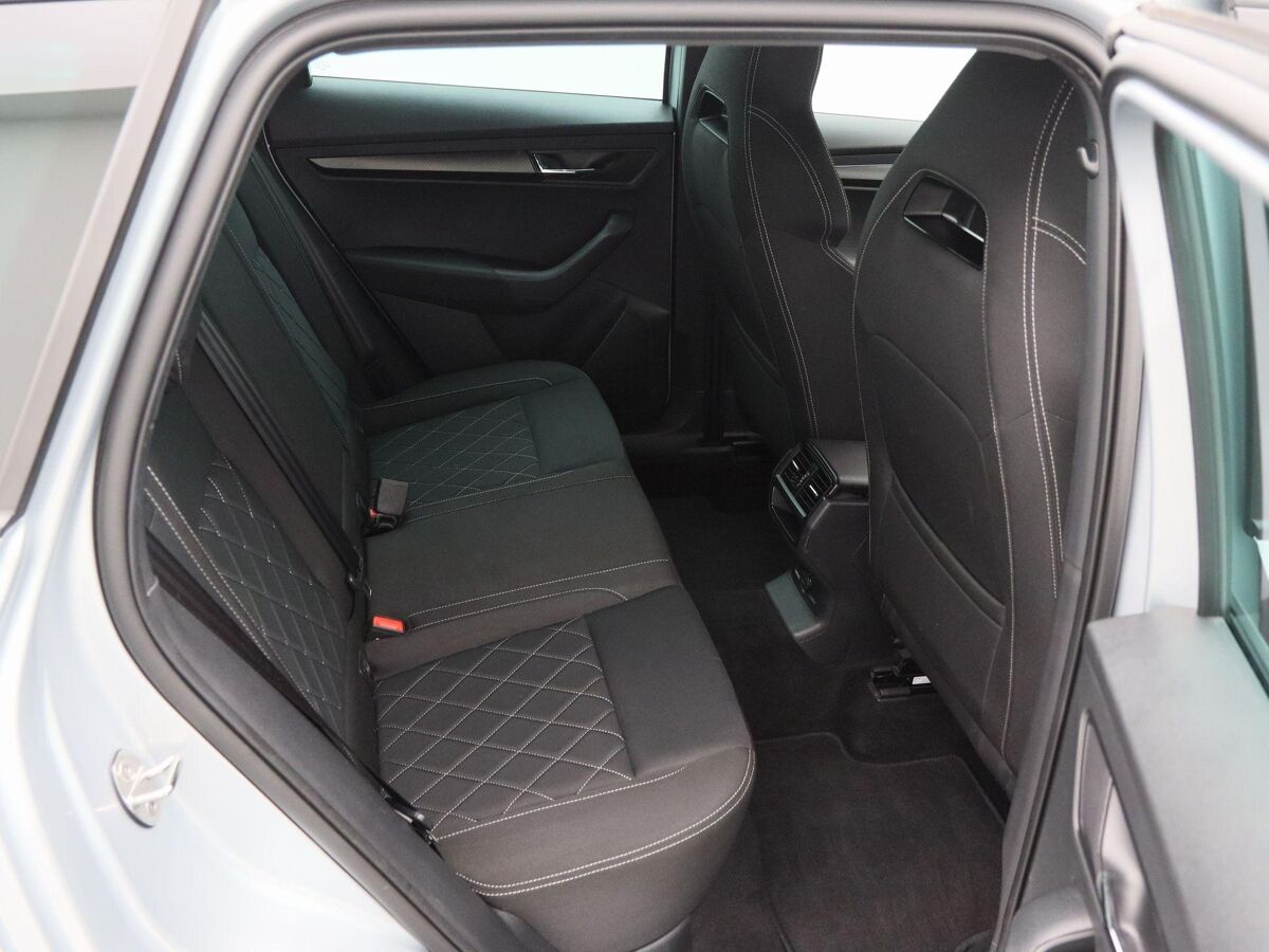 Škoda Karoq 1.5 TSi 150 Pk Automaat Sportline Business | Panoramadak | Trekhaak | Full LED | Camera | 19 Inch | Stoelverwarming | Adaptive Cruise | 42.278 Km!!