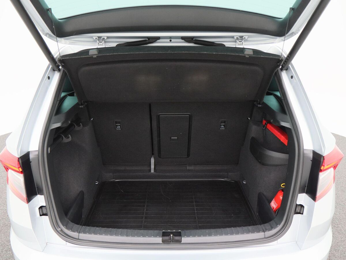 Škoda Karoq 1.5 TSi 150 Pk Automaat Sportline Business | Panoramadak | Trekhaak | Full LED | Camera | 19 Inch | Stoelverwarming | Adaptive Cruise | 42.278 Km!!