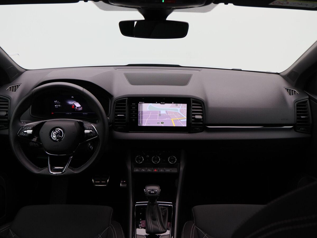 Škoda Karoq 1.5 TSi 150 Pk Automaat Sportline Business | Panoramadak | Trekhaak | Full LED | Camera | 19 Inch | Stoelverwarming | Adaptive Cruise | 42.278 Km!!