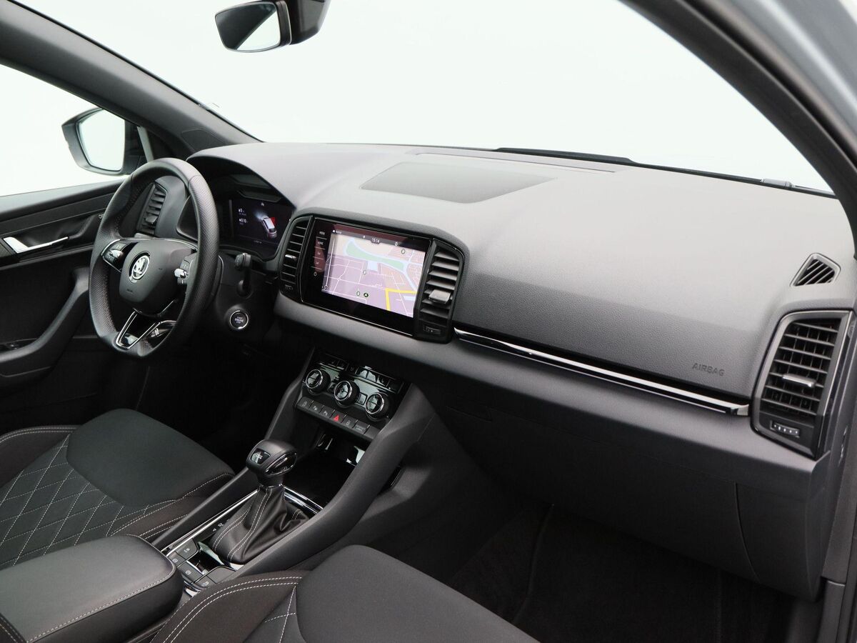 Škoda Karoq 1.5 TSi 150 Pk Automaat Sportline Business | Panoramadak | Trekhaak | Full LED | Camera | 19 Inch | Stoelverwarming | Adaptive Cruise | 42.278 Km!!