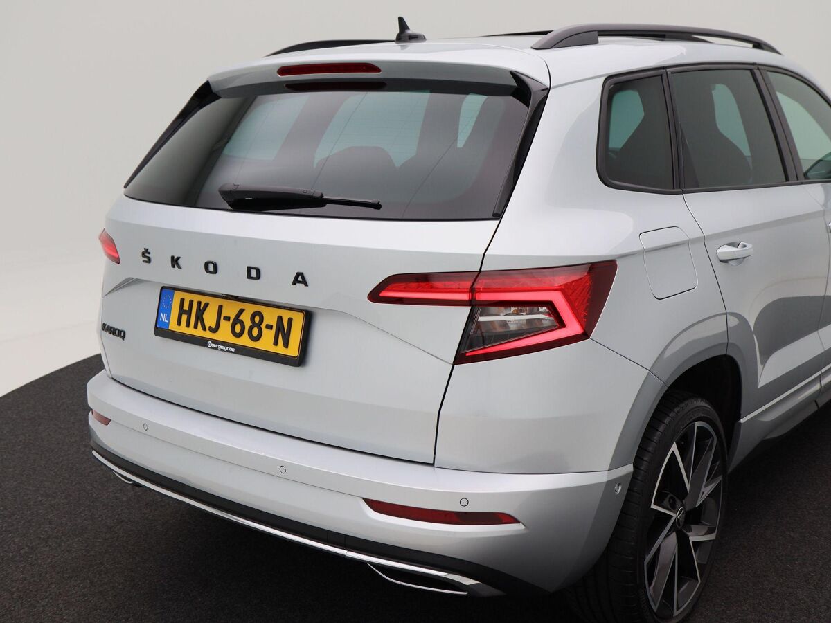 Škoda Karoq 1.5 TSi 150 Pk Automaat Sportline Business | Panoramadak | Trekhaak | Full LED | Camera | 19 Inch | Stoelverwarming | Adaptive Cruise | 42.278 Km!!