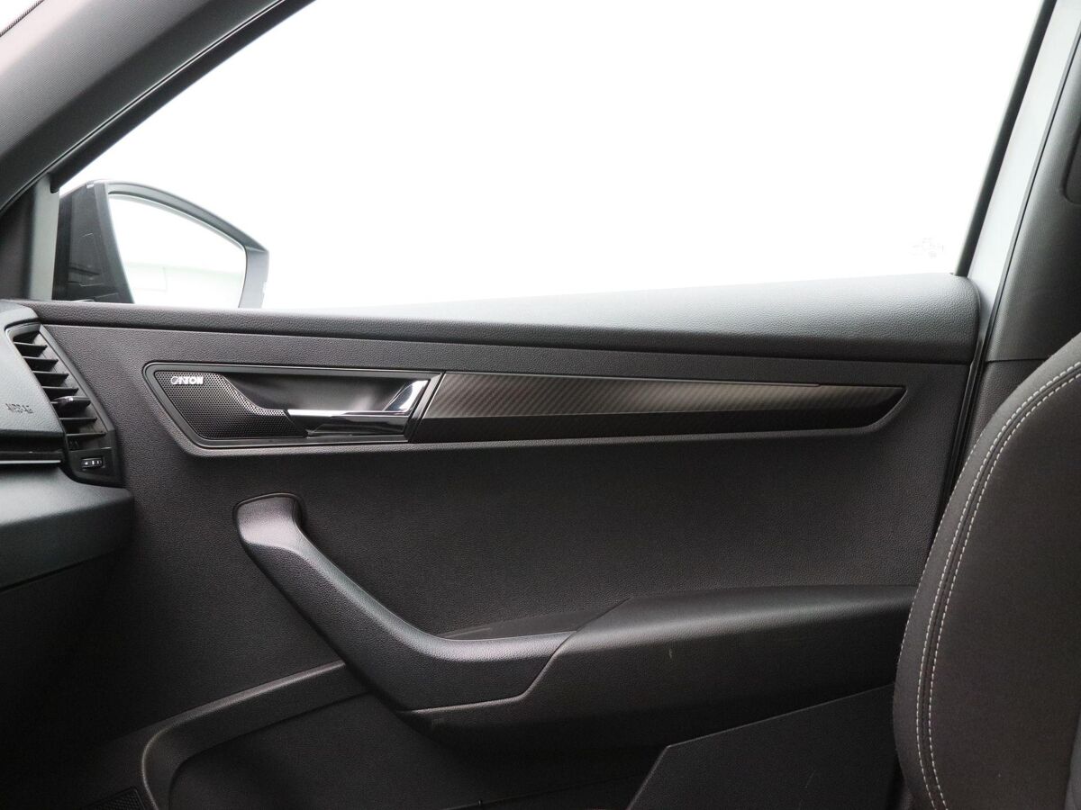 Škoda Karoq 1.5 TSi 150 Pk Automaat Sportline Business | Panoramadak | Trekhaak | Full LED | Camera | 19 Inch | Stoelverwarming | Adaptive Cruise | 42.278 Km!!