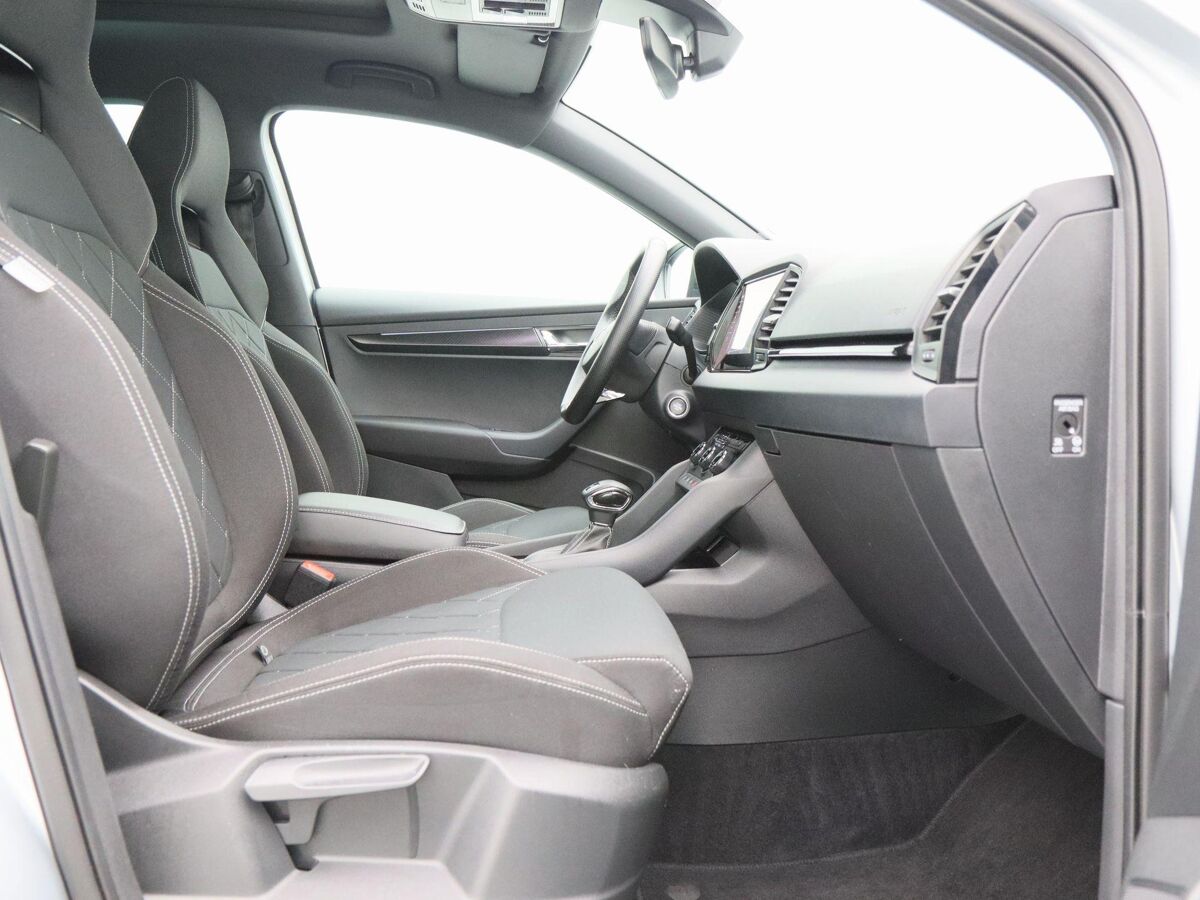 Škoda Karoq 1.5 TSi 150 Pk Automaat Sportline Business | Panoramadak | Trekhaak | Full LED | Camera | 19 Inch | Stoelverwarming | Adaptive Cruise | 42.278 Km!!