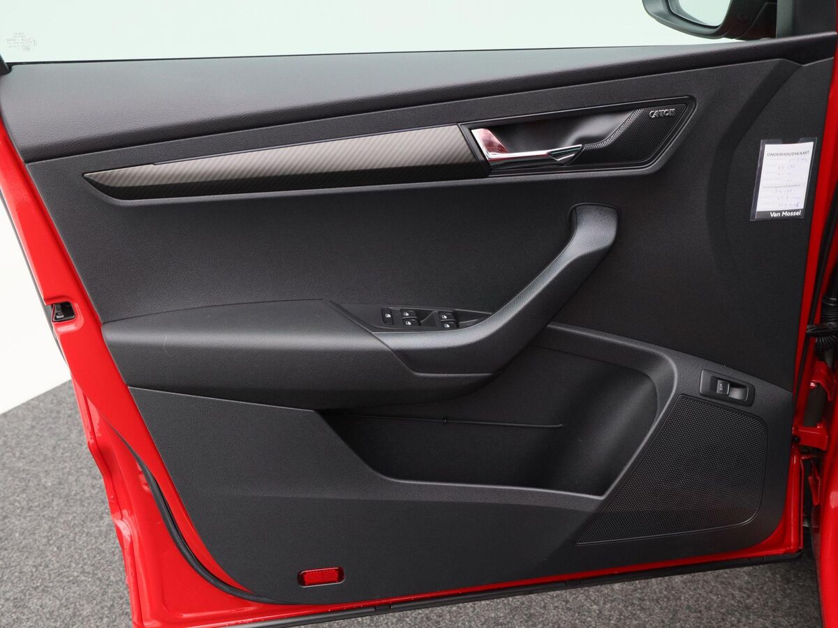 Škoda Karoq 1.5 TSi 150 Pk Automaat Sportline Business | Cruise Control | Climate Control | Stoelverwarming | Navigatie | Trekhaak | Camera | Carplay | 94863 Km!!