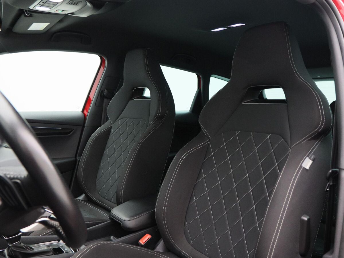 Škoda Karoq 1.5 TSi 150 Pk Automaat Sportline Business | Cruise Control | Climate Control | Stoelverwarming | Navigatie | Trekhaak | Camera | Carplay | 94863 Km!!
