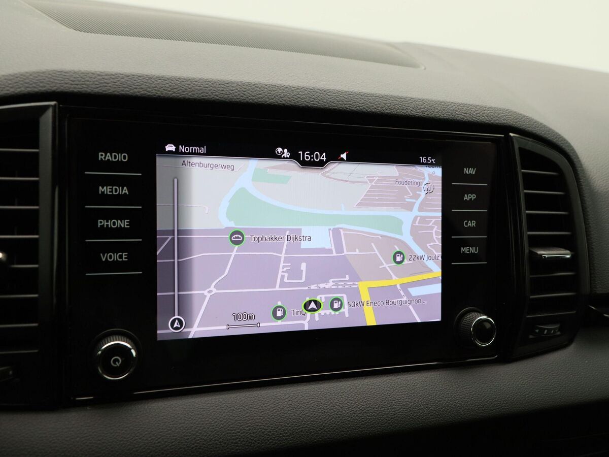 Škoda Karoq 1.5 TSi 150 Pk Automaat Sportline Business | Cruise Control | Climate Control | Stoelverwarming | Navigatie | Trekhaak | Camera | Carplay | 94863 Km!!