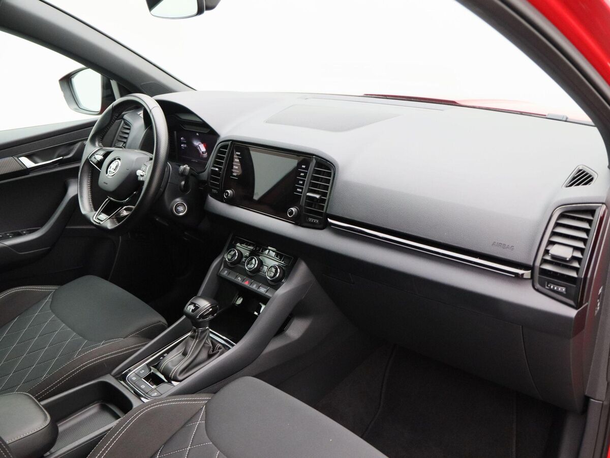 Škoda Karoq 1.5 TSi 150 Pk Automaat Sportline Business | Cruise Control | Climate Control | Stoelverwarming | Navigatie | Trekhaak | Camera | Carplay | 94863 Km!!