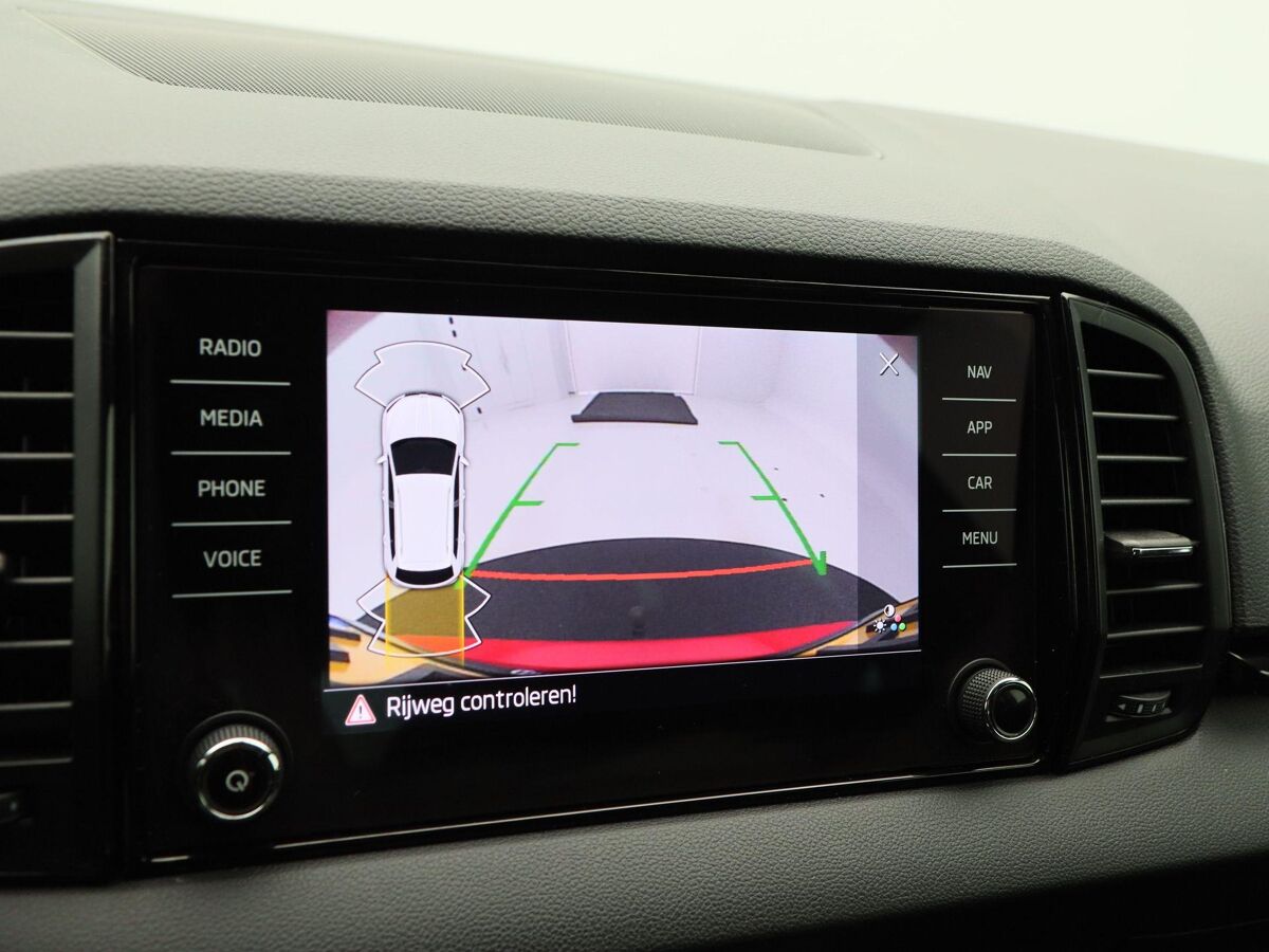 Škoda Karoq 1.5 TSi 150 Pk Automaat Sportline Business | Cruise Control | Climate Control | Stoelverwarming | Navigatie | Trekhaak | Camera | Carplay | 94863 Km!!