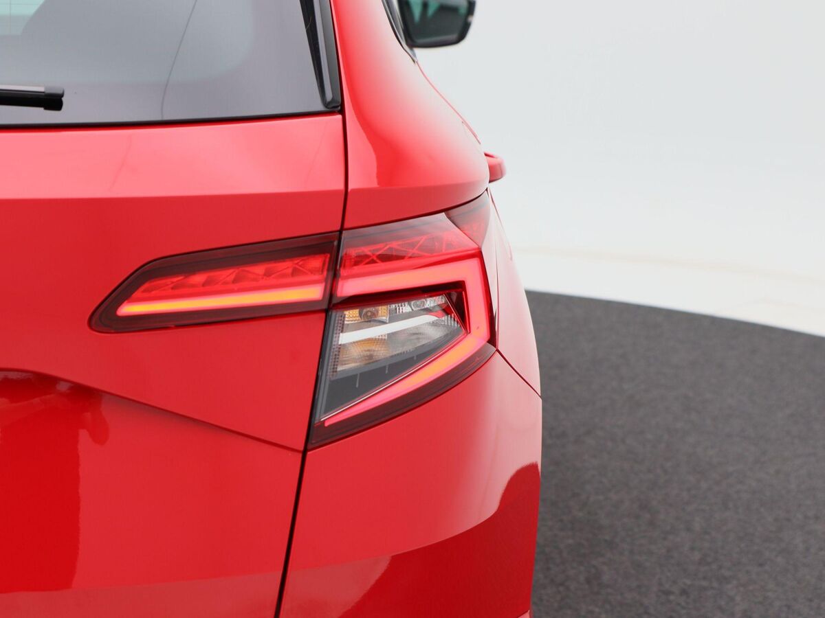 Škoda Karoq 1.5 TSi 150 Pk Automaat Sportline Business | Cruise Control | Climate Control | Stoelverwarming | Navigatie | Trekhaak | Camera | Carplay | 94863 Km!!