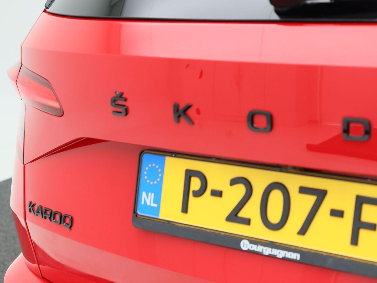 Škoda Karoq 1.5 TSi 150 Pk Automaat Sportline Business | Cruise Control | Climate Control | Stoelverwarming | Navigatie | Trekhaak | Camera | Carplay | 94863 Km!!