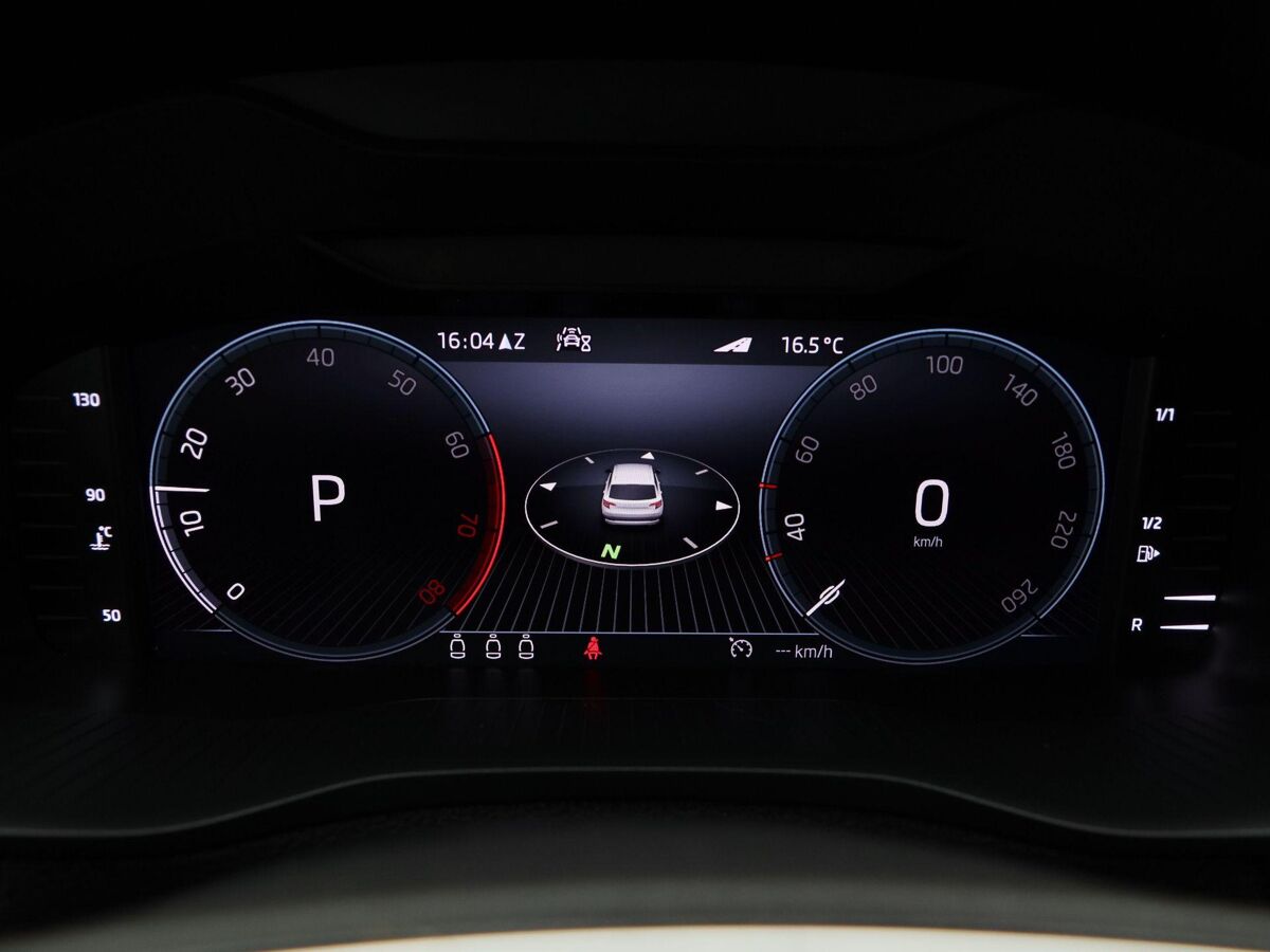 Škoda Karoq 1.5 TSi 150 Pk Automaat Sportline Business | Cruise Control | Climate Control | Stoelverwarming | Navigatie | Trekhaak | Camera | Carplay | 94863 Km!!