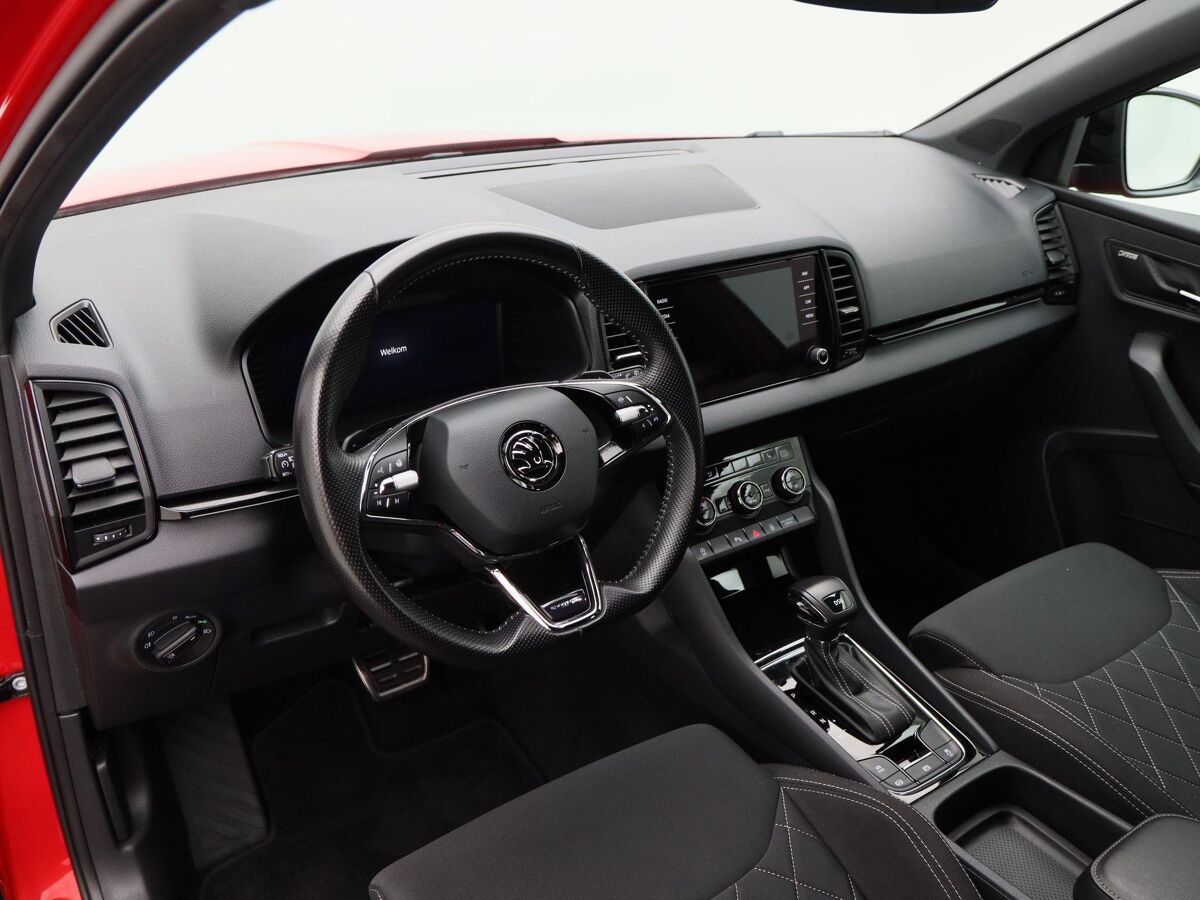 Škoda Karoq 1.5 TSi 150 Pk Automaat Sportline Business | Cruise Control | Climate Control | Stoelverwarming | Navigatie | Trekhaak | Camera | Carplay | 94863 Km!!