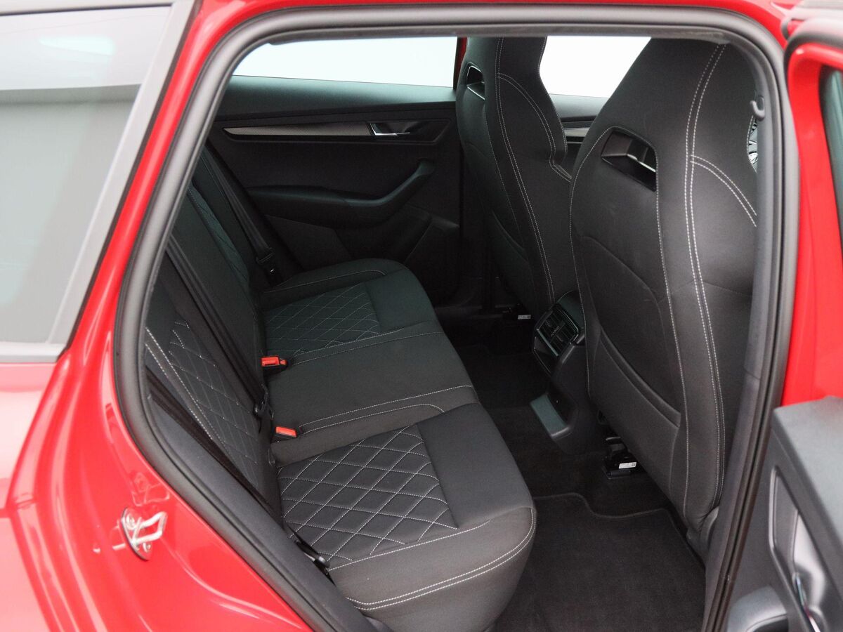 Škoda Karoq 1.5 TSi 150 Pk Automaat Sportline Business | Cruise Control | Climate Control | Stoelverwarming | Navigatie | Trekhaak | Camera | Carplay | 94863 Km!!