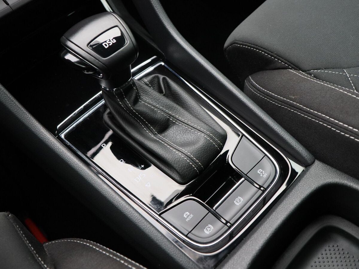 Škoda Karoq 1.5 TSi 150 Pk Automaat Sportline Business | Cruise Control | Climate Control | Stoelverwarming | Navigatie | Trekhaak | Camera | Carplay | 94863 Km!!