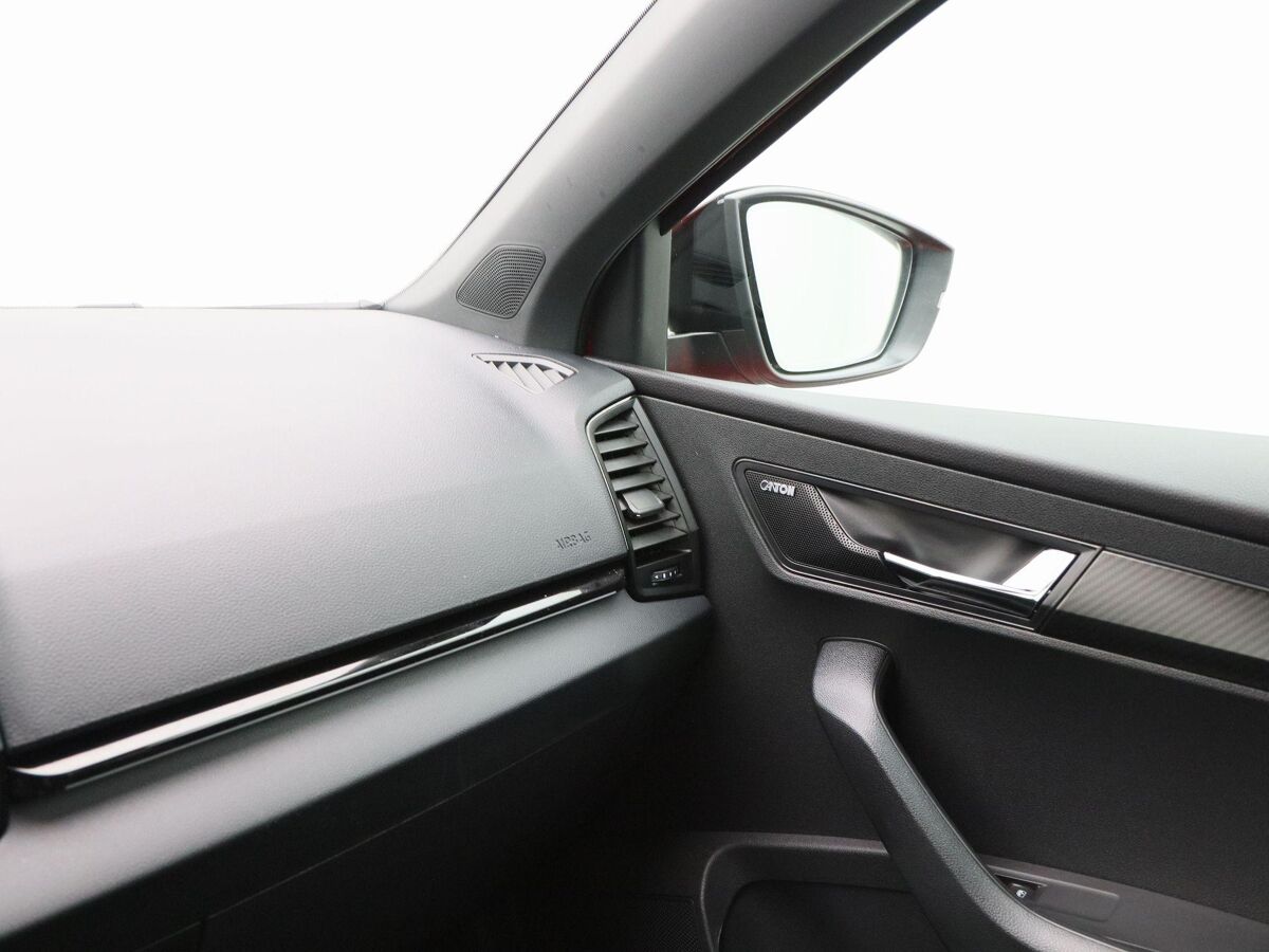Škoda Karoq 1.5 TSi 150 Pk Automaat Sportline Business | Cruise Control | Climate Control | Stoelverwarming | Navigatie | Trekhaak | Camera | Carplay | 94863 Km!!